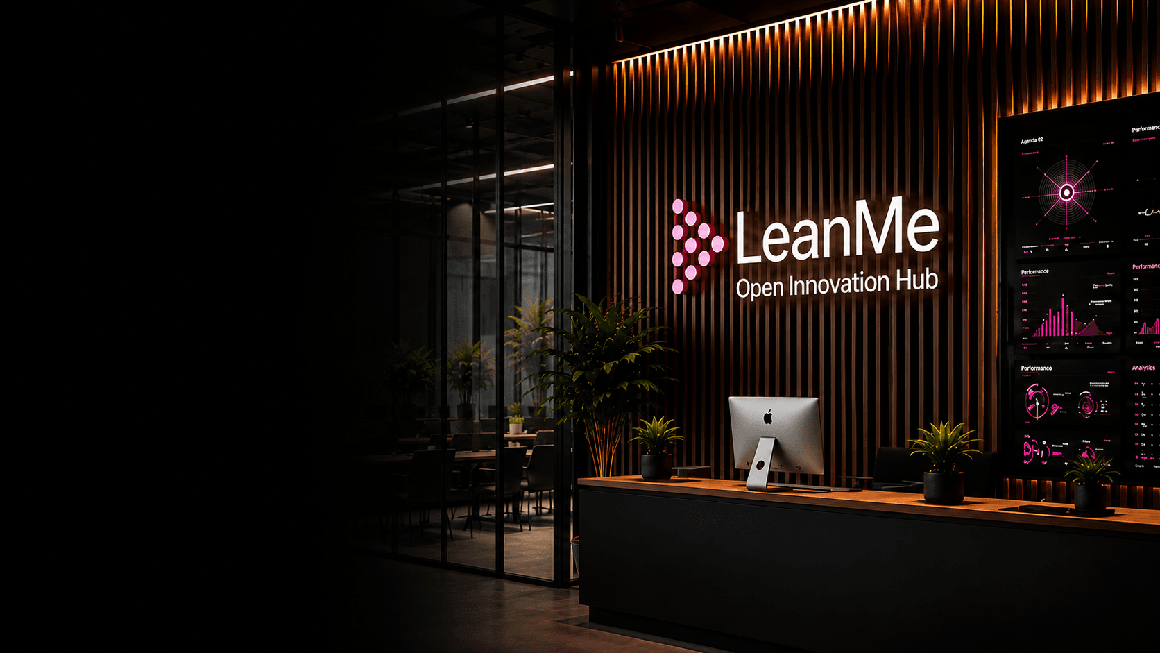 Reception LeanMe — ambiente premium, parete in legno e illuminazione calda